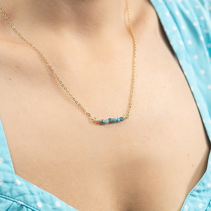 Colier dragut cu margelute mici de piatra semipretioasa de apatit, Ehan, placat cu aur de 18K [11]