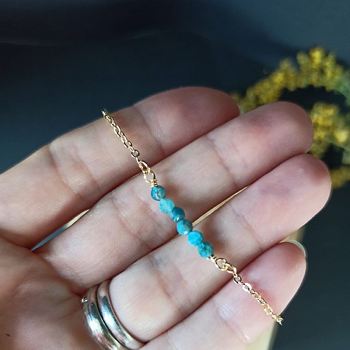 Colier dragut cu margelute mici de piatra semipretioasa de apatit, Ehan, placat cu aur de 18K [8]