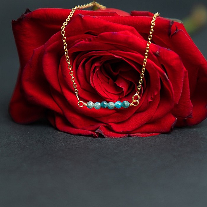 Colier dragut cu margelute mici de piatra semipretioasa de apatit, Ehan, placat cu aur de 18K [12]