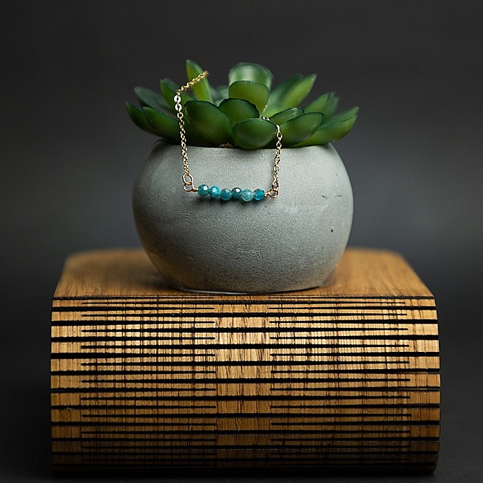 Colier dragut cu margelute mici de piatra semipretioasa de apatit, Ehan, placat cu aur de 18K [14]