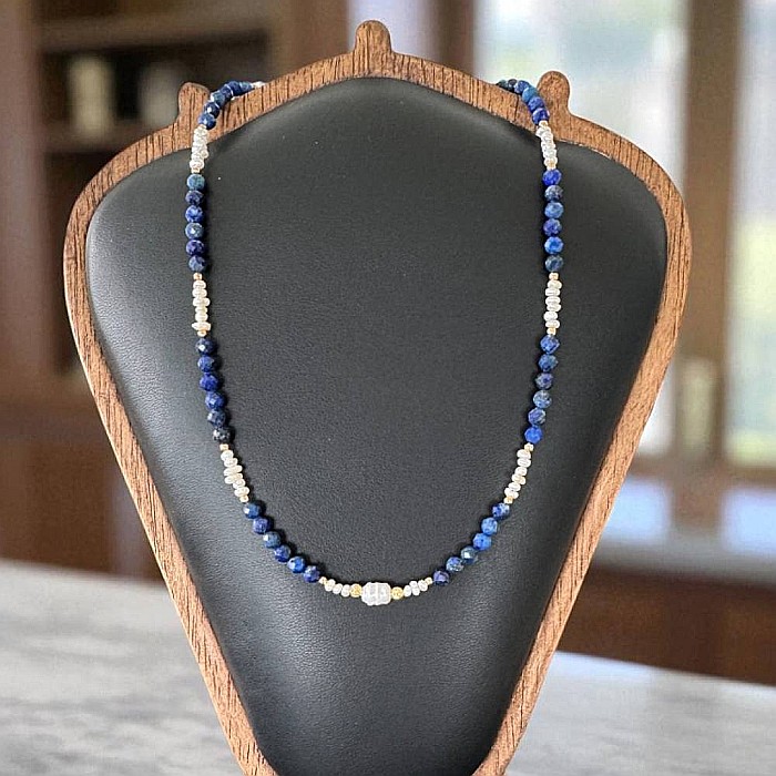 Colier elegant realizat manual din cristale de Lapis Lazuli fatetate si perle de cultura [7]