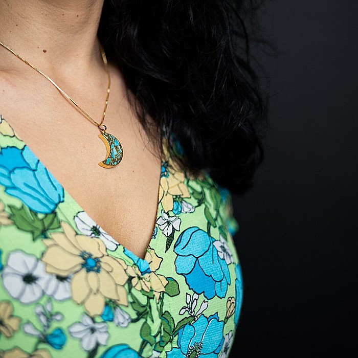 Comunica cu incredere purtand la gat Lantul cu Pandantiv Turcoaz Moon placat cu aur de 18K [2]