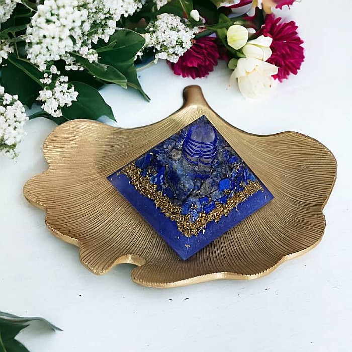 Obtine o perspectiva asupra scopului vietii tale cu piramida orgonica din cristale Lapis Lazuli [6]