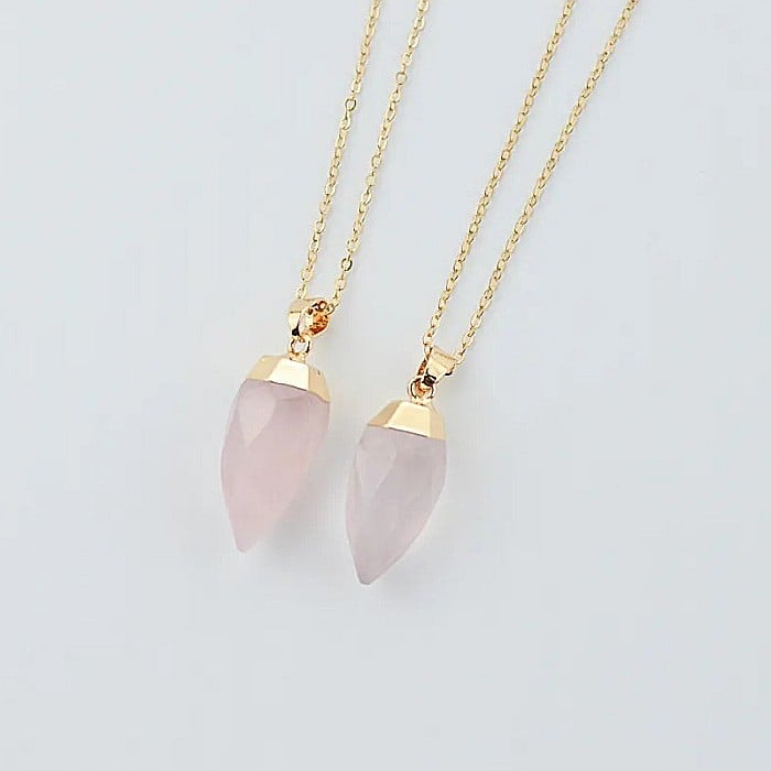 Pandantiv cu cristal de cuart roz, fatetat, forma lacrima, placat cu aur [5]