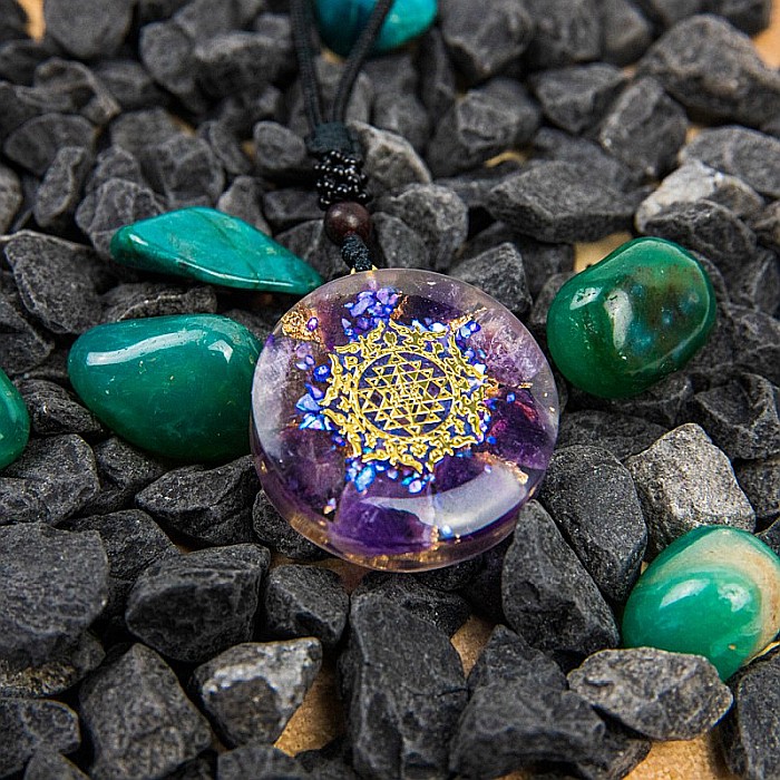 Pandantiv orgonic “IKE” din Ametist si Bucatele de Scoici Mov cu Simbolul Sri Yantra, 3.6cm [4]