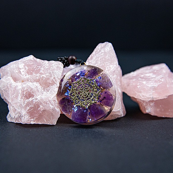 Pandantiv orgonic “IKE” din Ametist si Bucatele de Scoici Mov cu Simbolul Sri Yantra, 3.6cm [2]