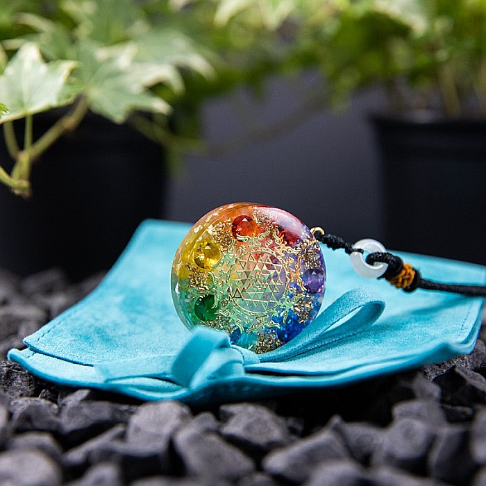 Pandantiv orgonic ”VIVIAN” 7 Chakre din Piatra Luminoasa, Foite de Cupru, Minerale de Zircon cu simbol Sri Yantra, 3.6cm [5]