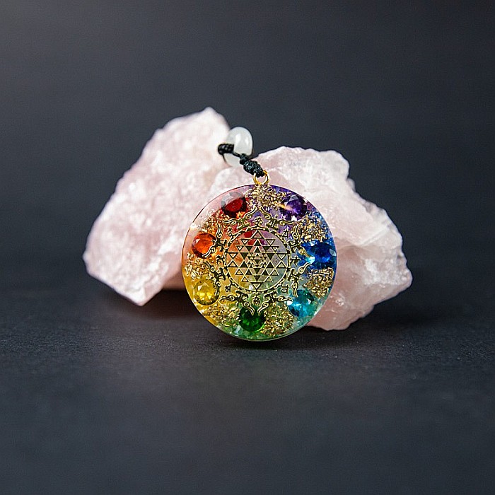 Pandantiv orgonic ”VIVIAN” 7 Chakre din Piatra Luminoasa, Foite de Cupru, Minerale de Zircon cu simbol Sri Yantra, 3.6cm [1]