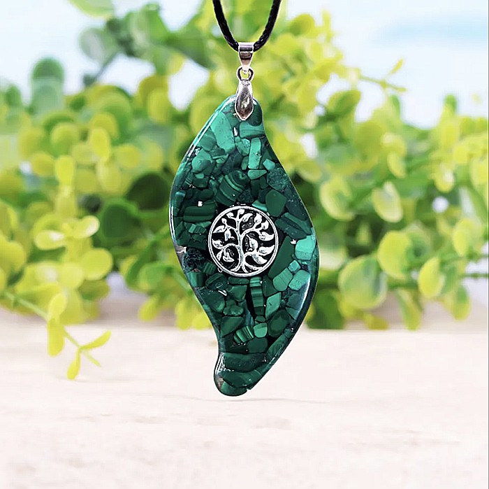 Pandantiv orgonit Rohan cu cristale de Malachit si Arborele Vietii pentru meditatie [5]