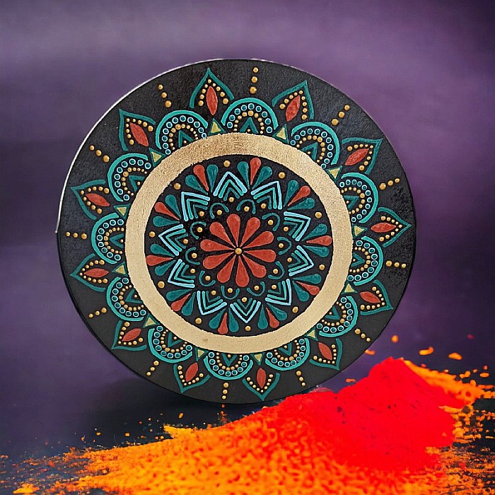 Pictura mandala realizata cu culori acrilice pe suport de lemn, 30 cm [5]