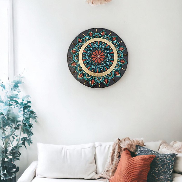 Pictura mandala realizata cu culori acrilice pe suport de lemn, 30 cm [7]