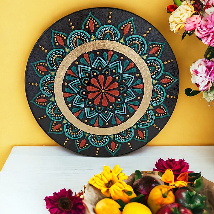 Pictura mandala realizata cu culori acrilice pe suport de lemn, 30 cm [8]