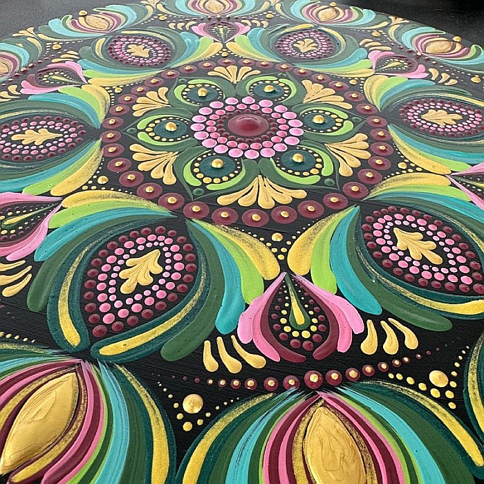 Pictura Mandala unicat, realizata manual in culori acrilice pe suport de lemn de 30 cm [4]