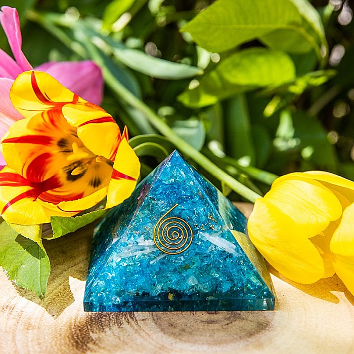 Piramida Orgonica Azurite din Cristale de Acvamarin, Cuart Alb, Praf de Cupru si Spirala Vibrationala de Cupru [5]