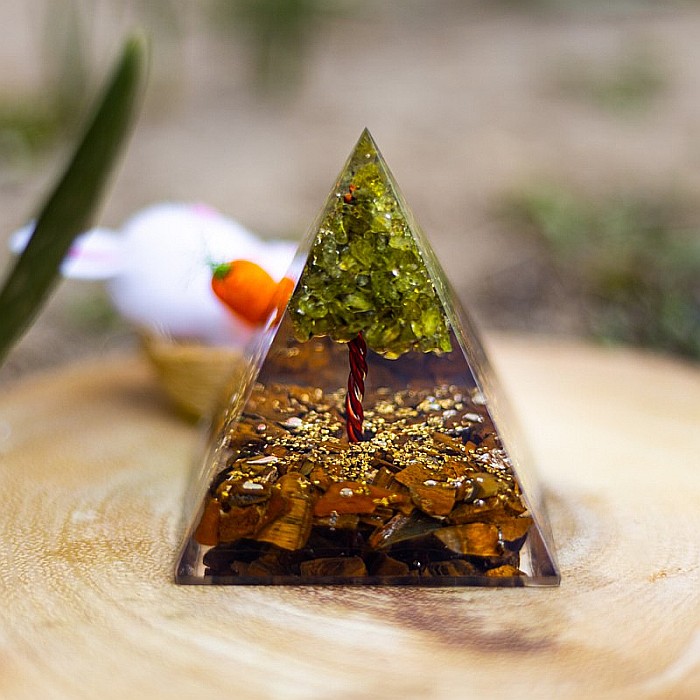 Piramida Orgonica Copacel cu cristale de Peridot si Ochi de Tigru- ❤️ Creeaza energia vietii la tine acasa! [3]