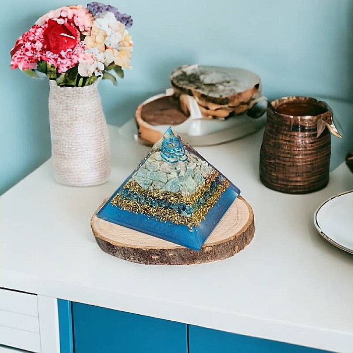 Recastiga-ti echilibrul cu piramida orgonica din Amazonit si Apatit cu cristal de cuart vibrational [3]