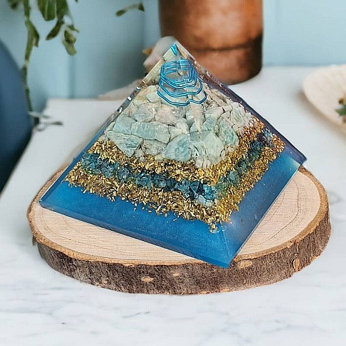 Recastiga-ti echilibrul cu piramida orgonica din Amazonit si Apatit cu cristal de cuart vibrational [2]