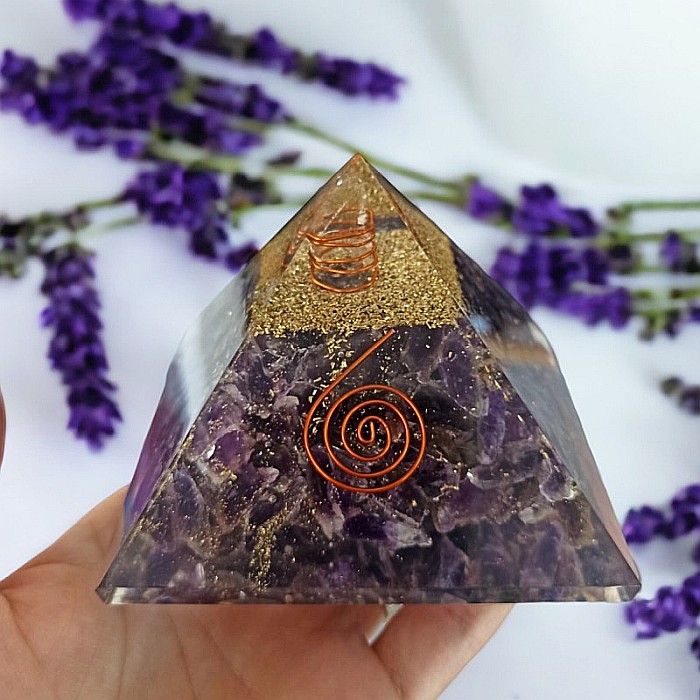 Piramida orgonica din cristale de Ametist Arya, cu spirala de Cupru si varf de Cuart [11]