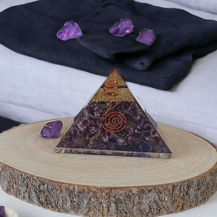 Piramida orgonica din cristale de Ametist Arya, cu spirala de Cupru si varf de Cuart [6]