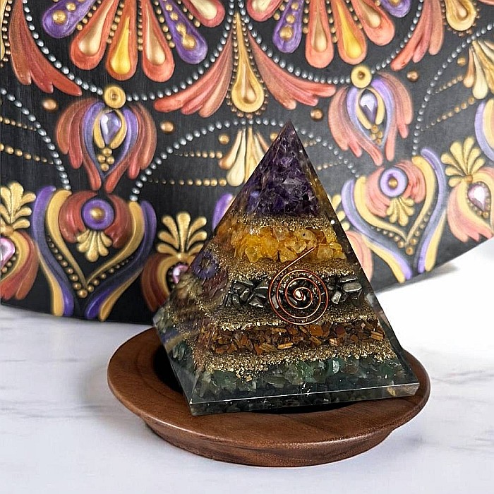 Piramida orgonica din cristale de Ametist, Citrin, Pirita, Ochi de Tigru si Aventurin [2]