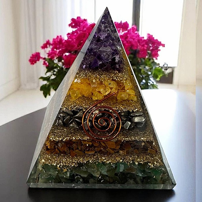 Piramida orgonica din cristale de Ametist, Citrin, Pirita, Ochi de Tigru si Aventurin [4]