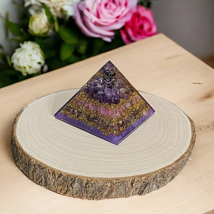 Bucura-te de armonie si liniste cu piramida orgonica din Cuart Roz, Rodonit si Ametist cu cristal de Cuart vibrational [8]