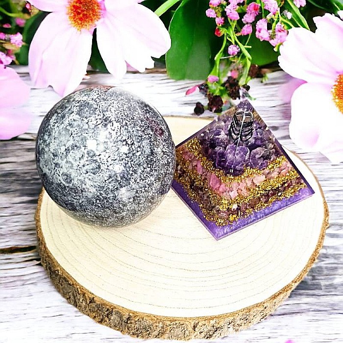 Bucura-te de armonie si liniste cu piramida orgonica din Cuart Roz, Rodonit si Ametist cu cristal de Cuart vibrational [7]