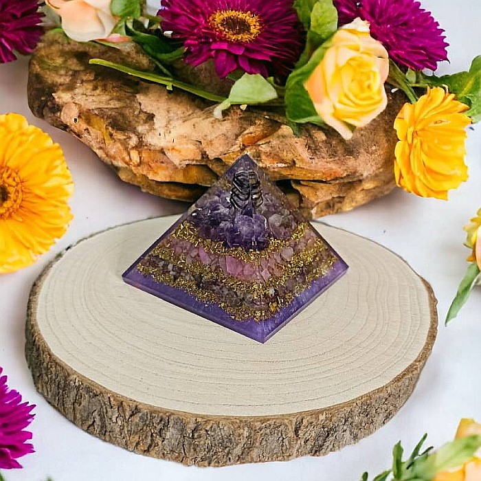Bucura-te de armonie si liniste cu piramida orgonica din Cuart Roz, Rodonit si Ametist cu cristal de Cuart vibrational [6]