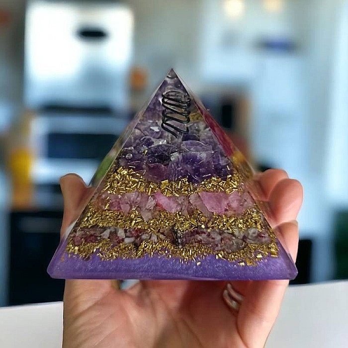 Bucura-te de armonie si liniste cu piramida orgonica din Cuart Roz, Rodonit si Ametist cu cristal de Cuart vibrational [2]