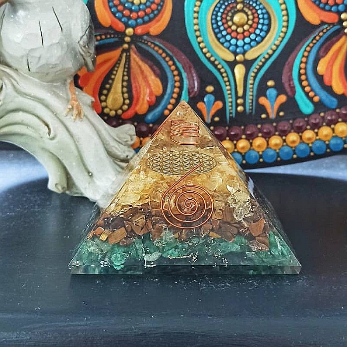 Piramida orgonica Mohan cu cristale de Aventurin, Ochi de Tigru si Citrin, cu simbol Floarea Vietii si spirala de cupru [2]