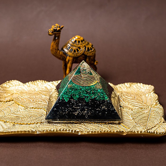 Piramida orgonica pentru protectie energetica Nera, cu cristale de Malachit si Turmalina [8]