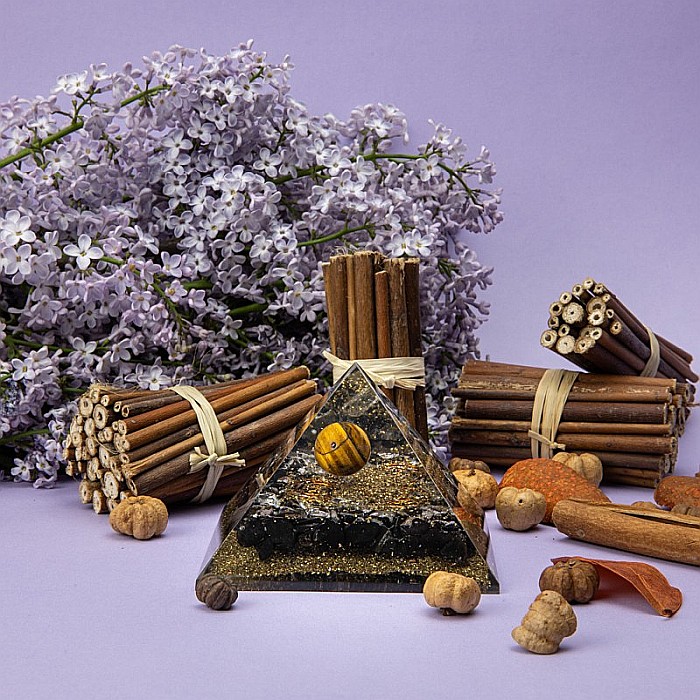 Piramida Orgonica Tiger cu Cristal de Obsidian, Cuart Alb, Praf de Cupru si Spirale de Cupru [1]