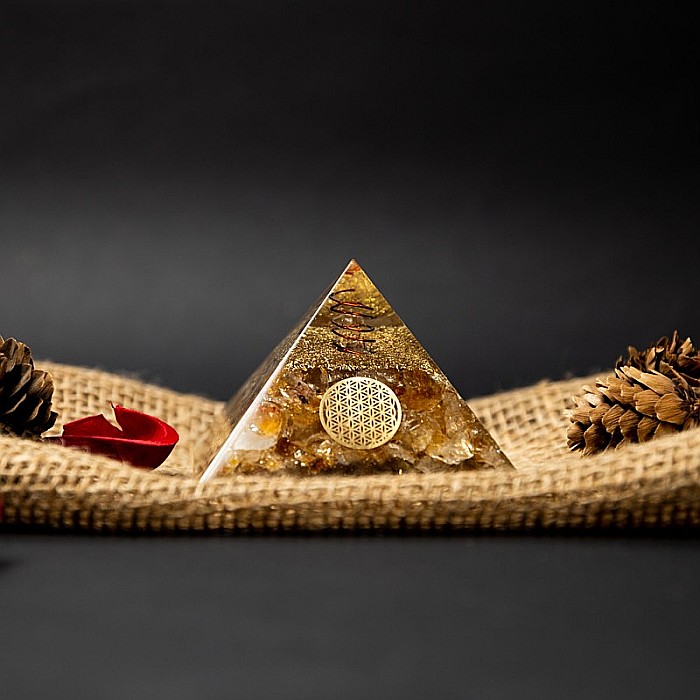 Piramida abundentei Orgonit, Drava, din pietre semipretioase de Citrin, cu simbol Floarea Vietii si Varf de Cristal Vibrational [2]