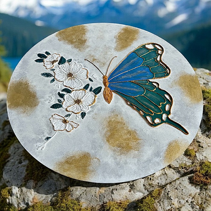 Tablou handmade 'Fluturele Inflorit' realizat pe suport de lemn de 60 cm [5]