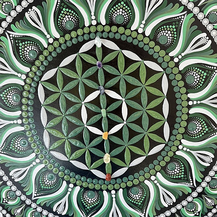 Tablou Mandala cu Floarea Vietii si cristalele celor 7 Chakre, realizat la comanda in culorile Kaki si Gri [2]