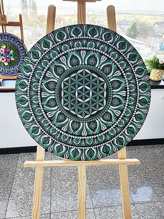 Tablou Mandala cu Floarea Vietii si cristalele celor 7 Chakre, realizat la comanda in culorile Kaki si Gri [5]