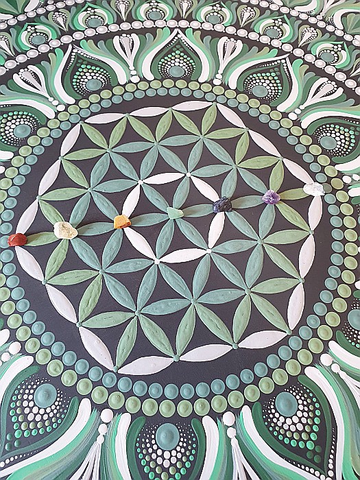 Tablou Mandala cu Floarea Vietii si cristalele celor 7 Chakre, realizat la comanda in culorile Kaki si Gri [6]