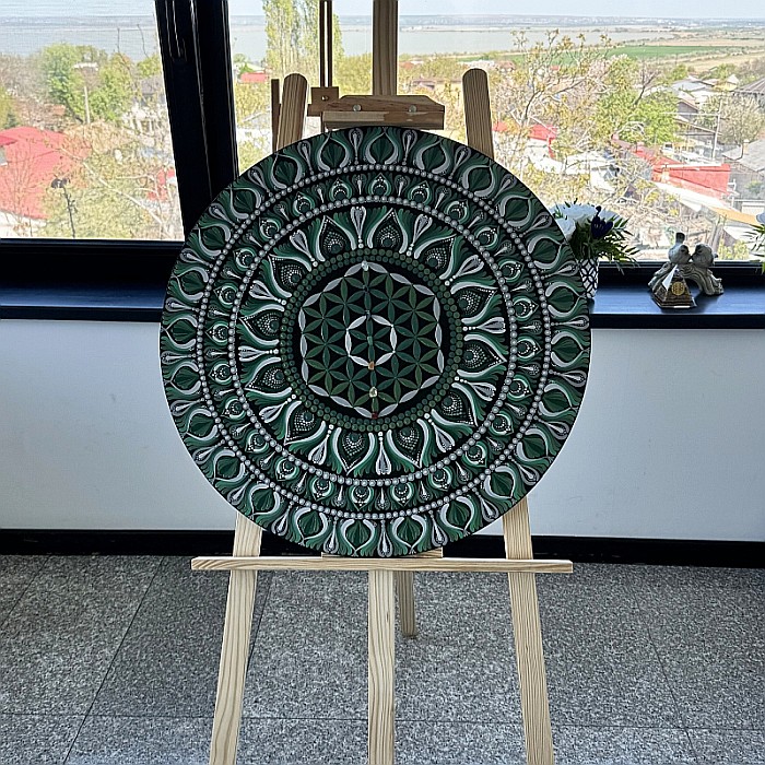 Tablou Mandala cu Floarea Vietii si cristalele celor 7 Chakre, realizat la comanda in culorile Kaki si Gri [3]