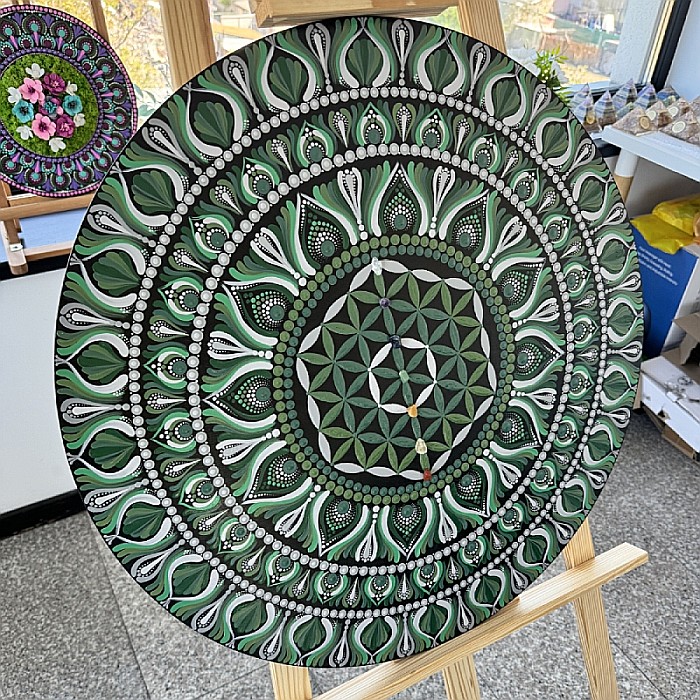 Tablou Mandala cu Floarea Vietii si cristalele celor 7 Chakre, realizat la comanda in culorile Kaki si Gri [1]