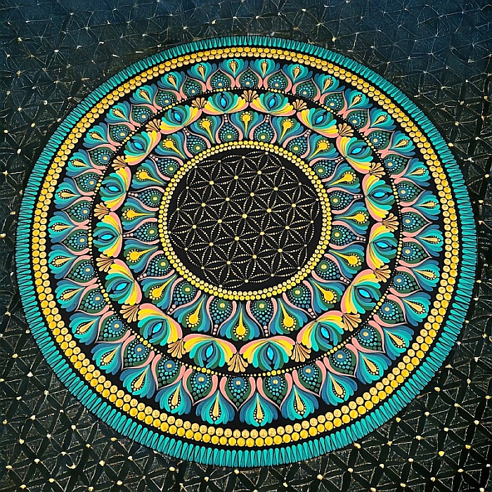 Tablou Mandala handmade unicat cu Floarea Vietii, realizat pe suport de lemn de 60 cm [2]