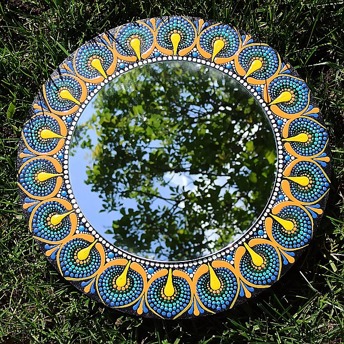 Tablou mandala pictat in tehnica punctului cu oglinda- 30 cm [4]