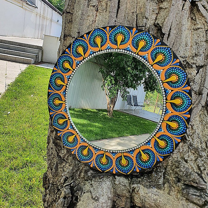 Tablou mandala pictat in tehnica punctului cu oglinda- 30 cm [1]