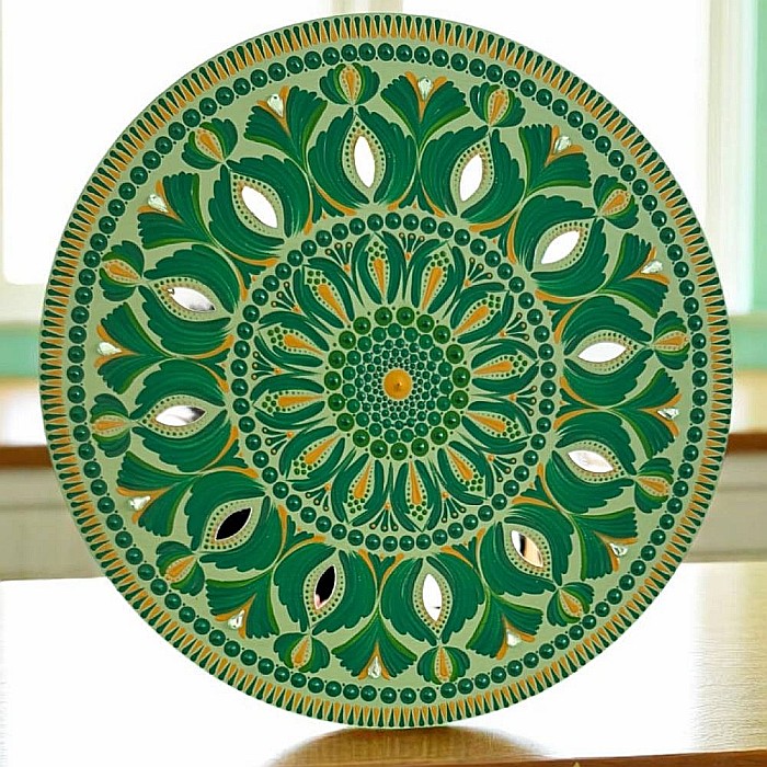 Tablou Mandala pictat manual in culori verzi cu galben ocru si oglinzi, 40 cm [3]