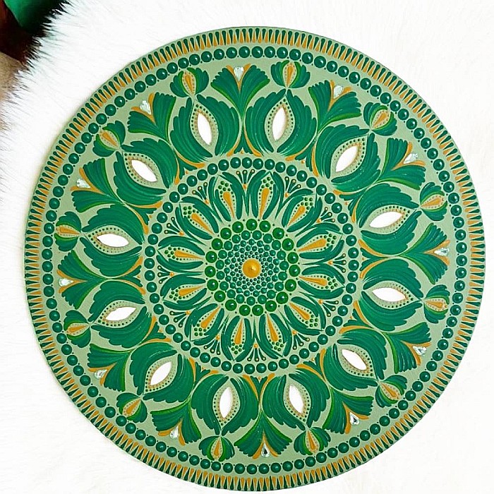Tablou Mandala pictat manual in culori verzi cu galben ocru si oglinzi, 40 cm [5]