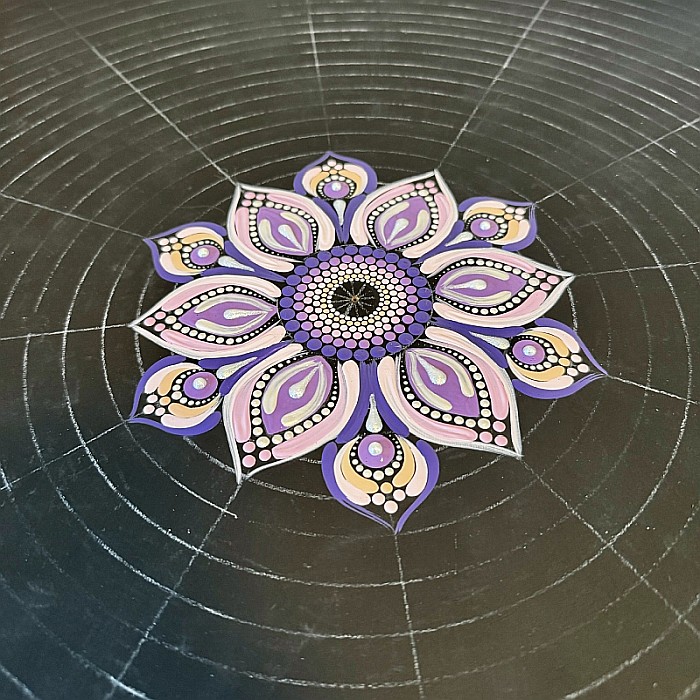 Tablou mandala unicat Serenity Blossom pictat manual in culori acrilice pe suport de lemn [3]