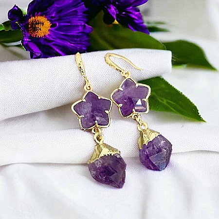 Alama placata cu aur - Alege eleganta cu noii cercei din Ametist, piatra bruta, placati cu aur de 18K