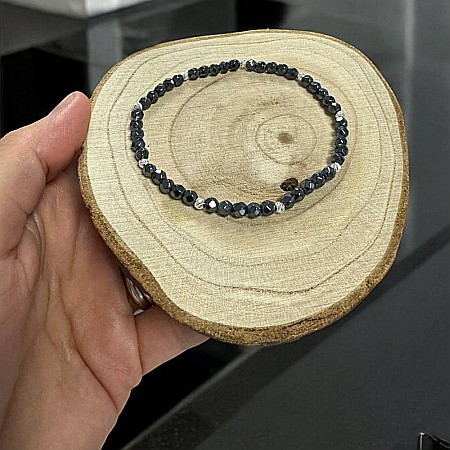 Bratara Hematit Fatetat cu Accesorii din Inox pentru Barbati – Forta Interioara si Echilibru Energetic in Stil Masculin [2]