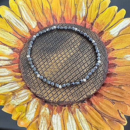 Bratara Hematit Fatetat cu Accesorii din Inox pentru Barbati – Forta Interioara si Echilibru Energetic in Stil Masculin [1]