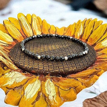 Bratara Hematit Fatetat cu Accesorii din Inox pentru Barbati – Forta Interioara si Echilibru Energetic in Stil Masculin [5]