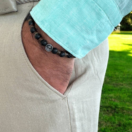 Bratara barbati elastica Thaddeus din pietre de lava si rondele de lemn de cocos cu charm inox [1]